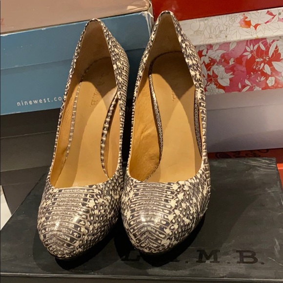 L.A.M.B. Black and White Platform Pumps Size 8.5 - Picture 2 of 4